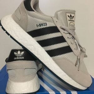 ADIDAS I-5923/ INIKI BOOST SIZE 9
